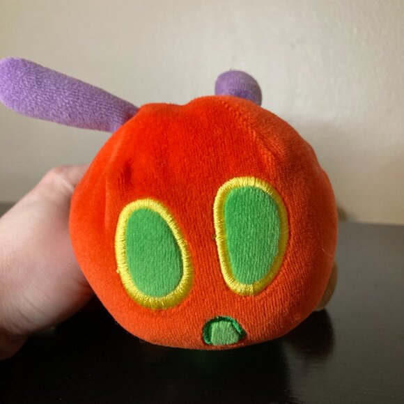 Vintage 2005 Eric Carle The Very Hungry Caterpillar 19" Plush Toy with Foods - Picture 2 of 9